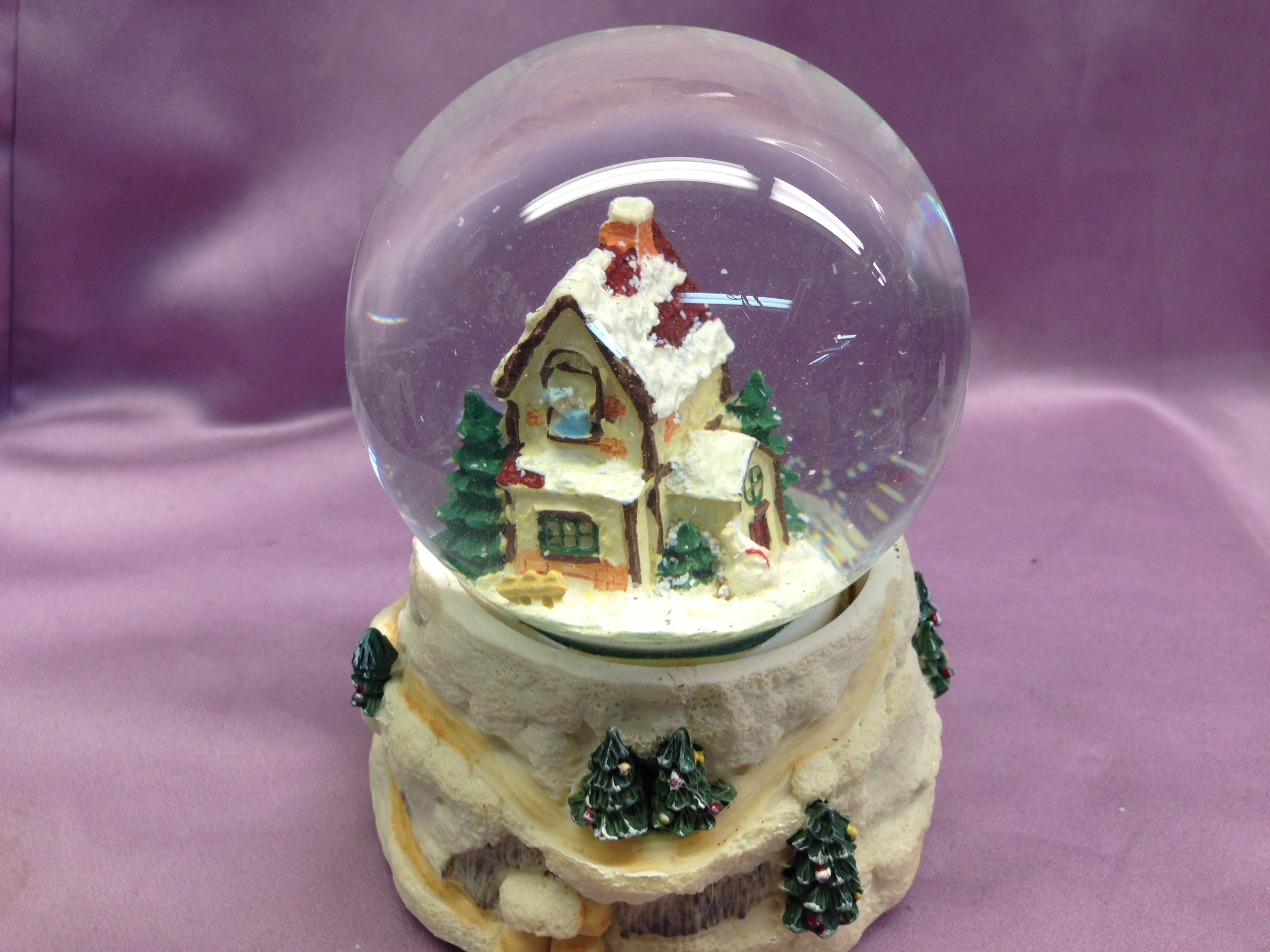 Winter house Globe